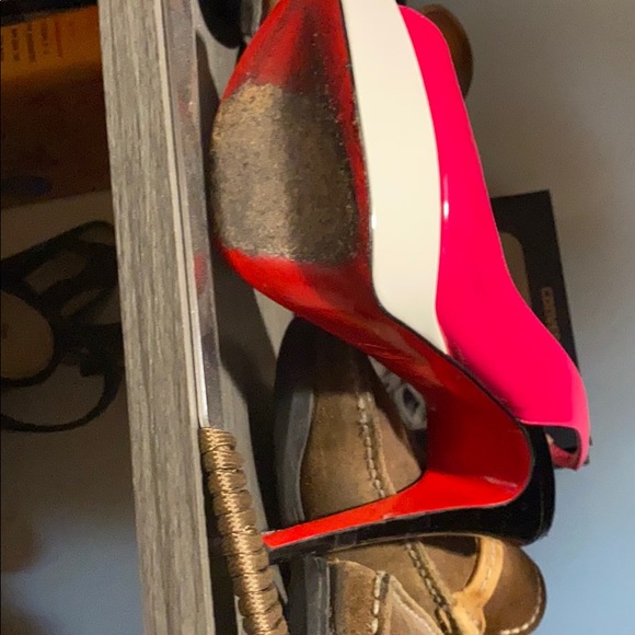 Louboutin heels fit size 8 or 38 runs small - Picture 7 of 9